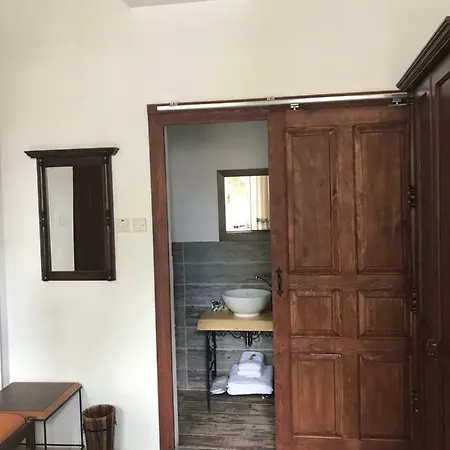 Bed & Breakfast Palm Garden Nicosia